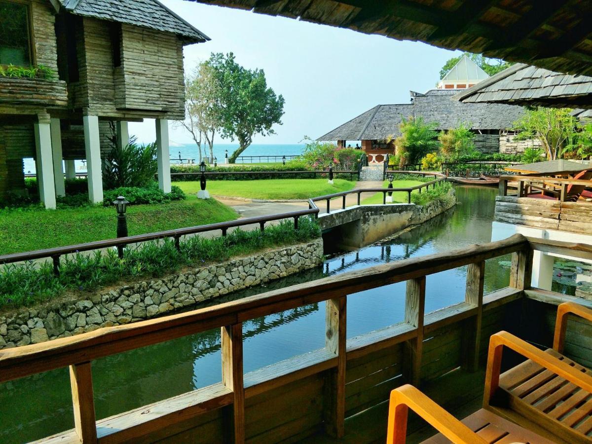 Sunset Park And By Swr Na Chom Thian