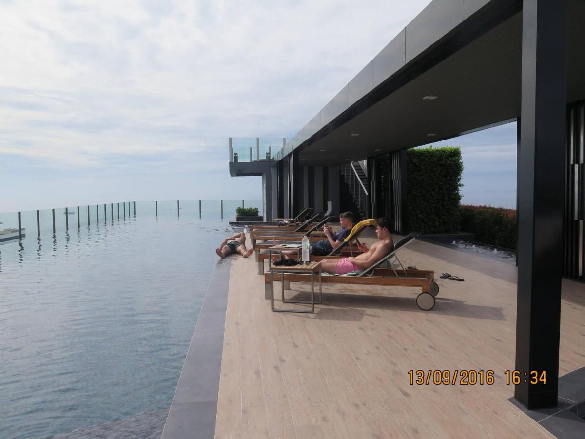 Near Hilton 1 Bedroom Poolseaview 8 Holiday home *