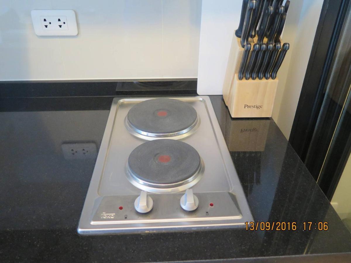Near Hilton 1 Bedroom Poolseaview 8