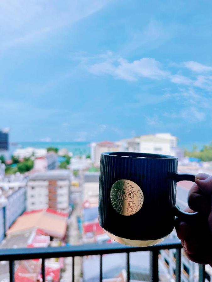 The Base Seaview * Pattaya