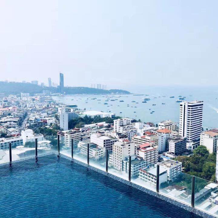 泰国芭提雅顶层无边游泳池公寓thebase健身房 * Pattaya