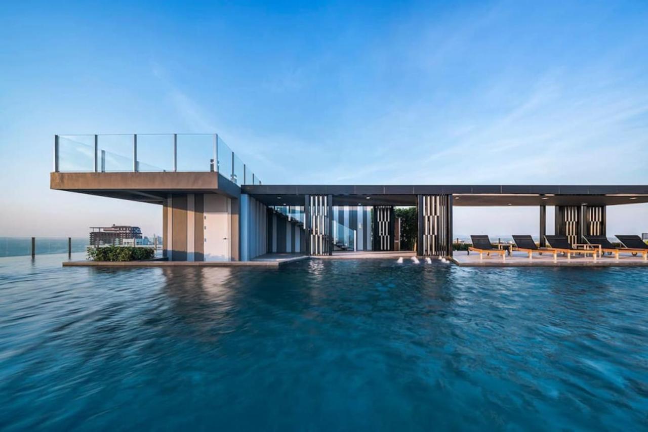 泰国芭提雅顶层无边游泳池公寓thebase健身房 Apartment Pattaya