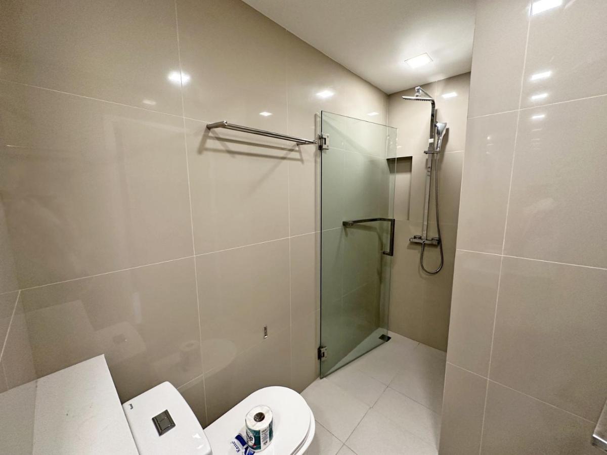 Apartment One Tower Seaview 13