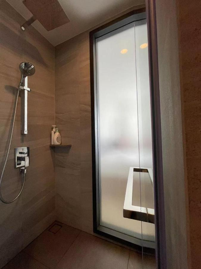 Edge Apartment *