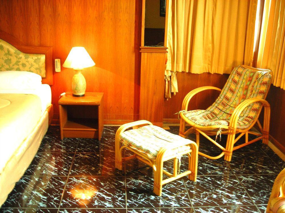 Hotel Mr. Mac's