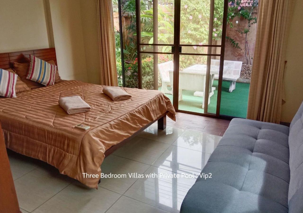 Villa Baronial Pool Villas *