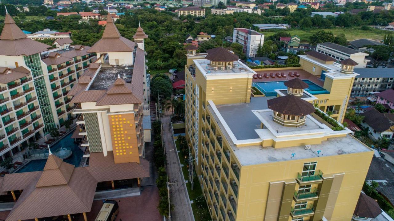 Crystal Palace Luxury Hotel