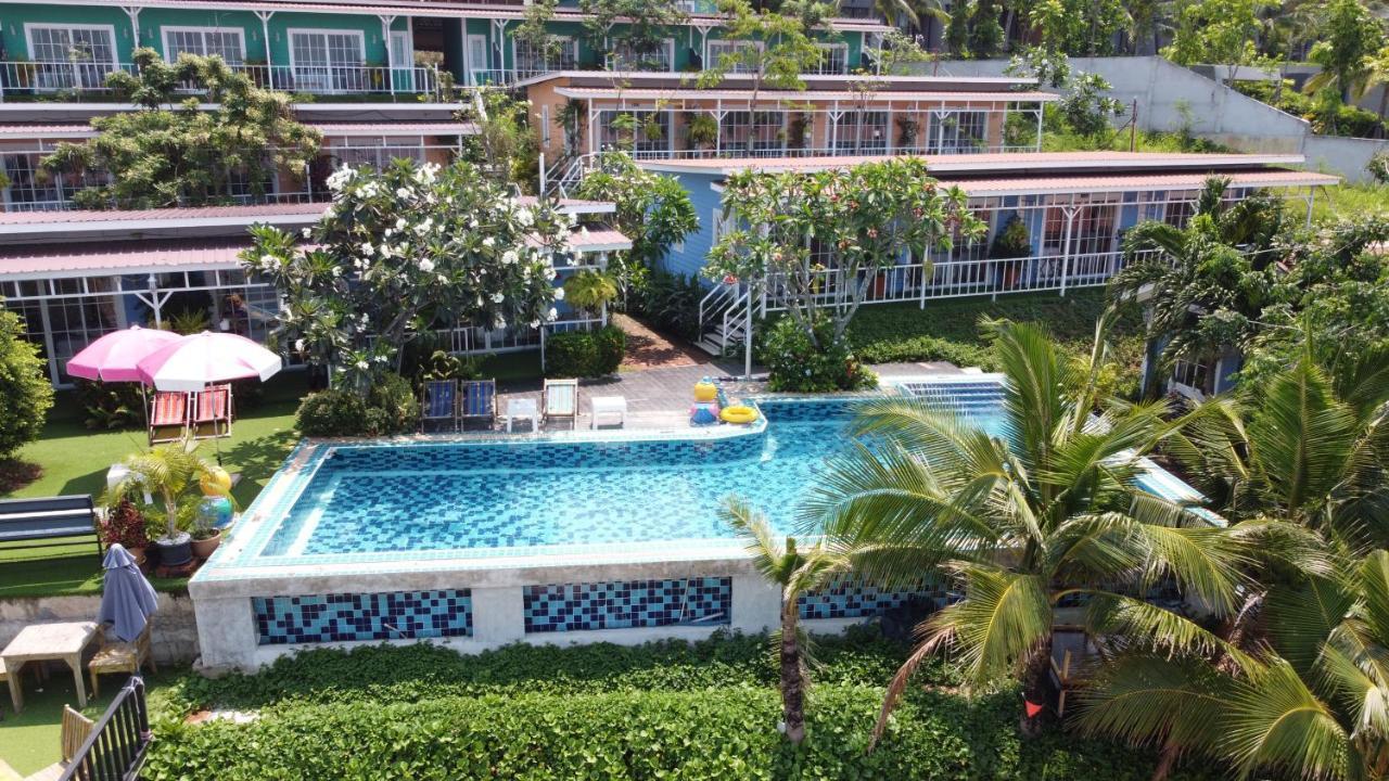 Paradise 3*
