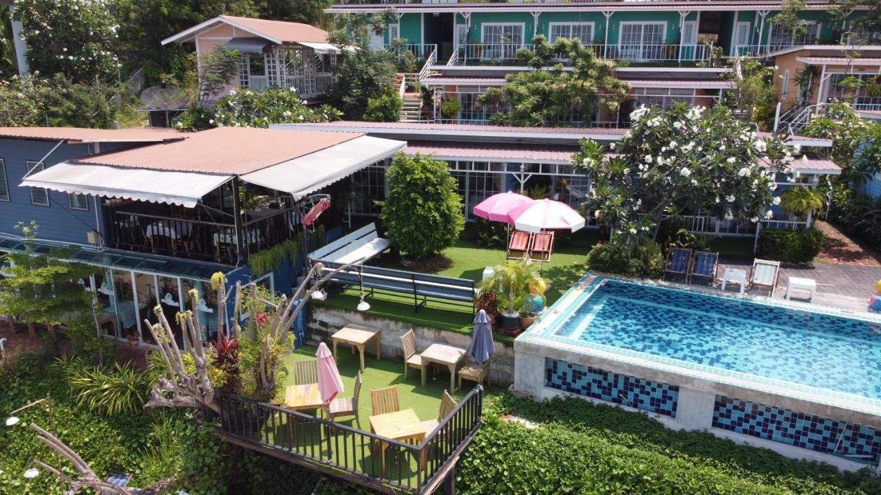Paradise 3*