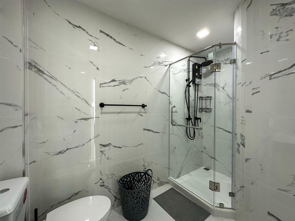 Chateau Dale Pool 177 Nearby Walking Street