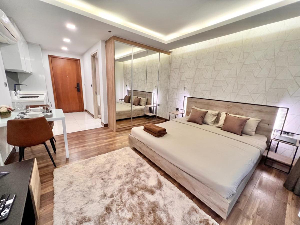 Hill & Sea View In Peak Tower * Pattaya