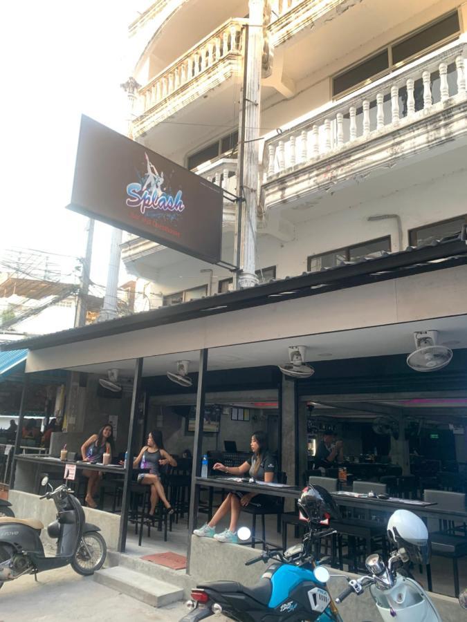 Rumah tetamu Splash Bar And *