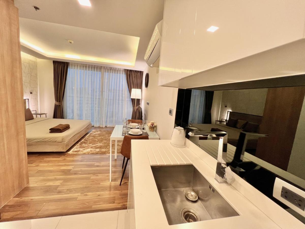 Hill & Sea View In Peak Tower Pattaya