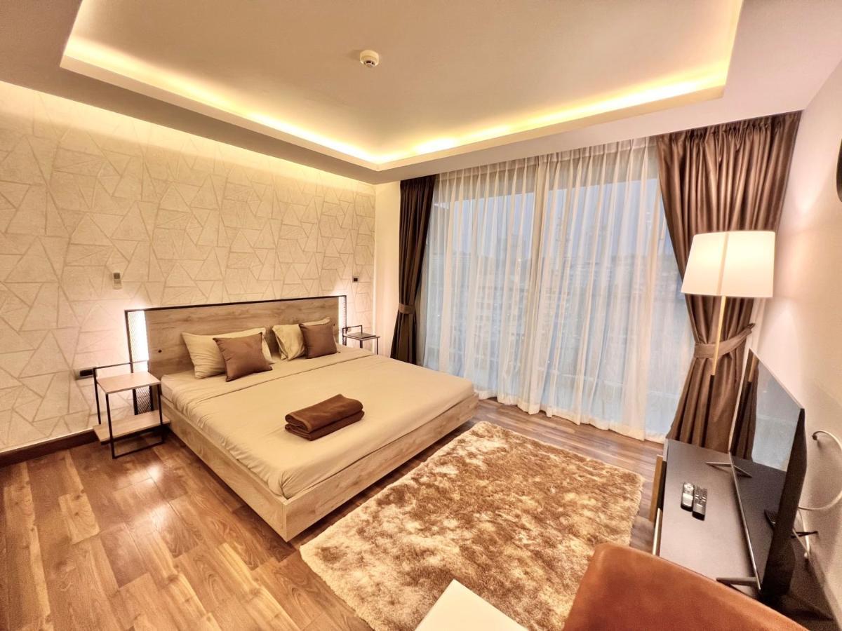 Hill & Sea View In Peak Tower * Pattaya