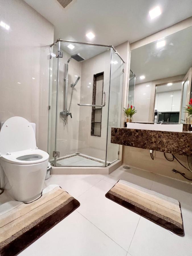 Hill & Sea View In Peak Tower Apartment