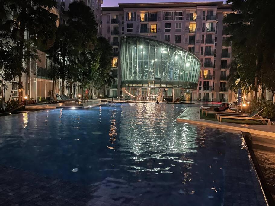 Stylish With Blazing Fast Fiber Internet, Pool, Sauna, Steam Room, Gym - Guest Friendly Pattaya