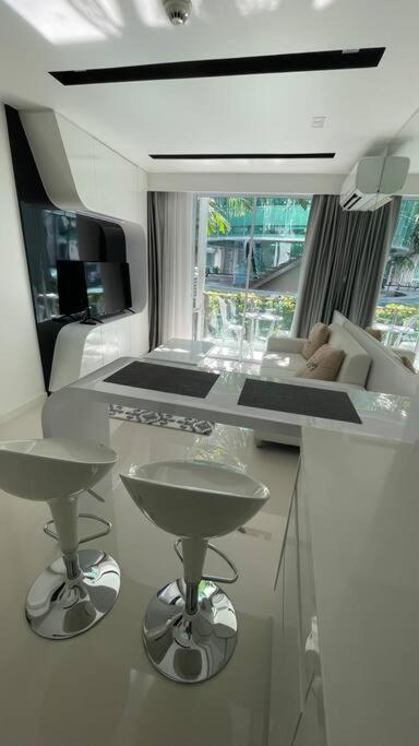 Stylish With Blazing Fast Fiber Internet, Pool, Sauna, Steam Room, Gym - Guest Friendly Pattaya