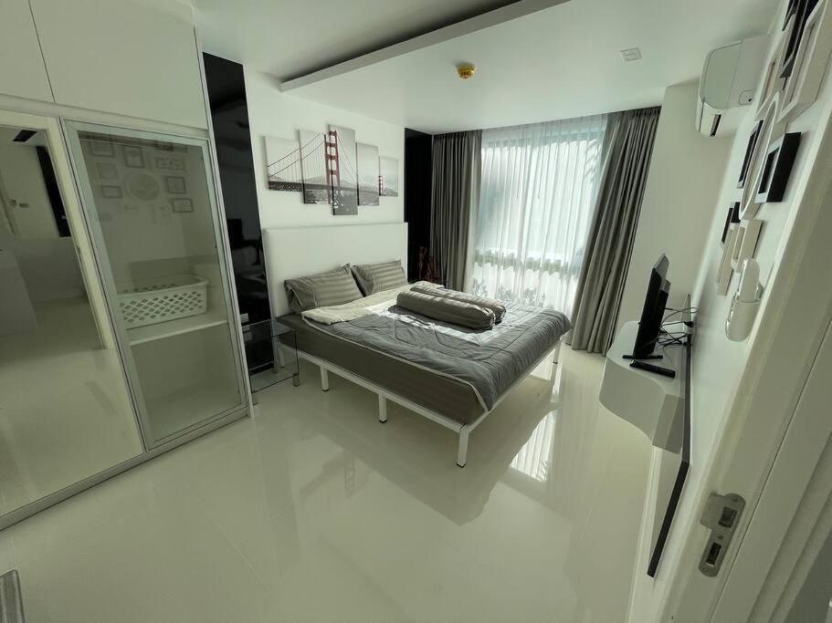 Stylish With Blazing Fast Fiber Internet, Pool, Sauna, Steam Room, Gym - Guest Friendly *