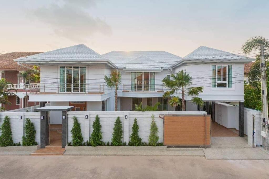 Tagvilla Lagoon Pool In 8 Bedroom Villa *