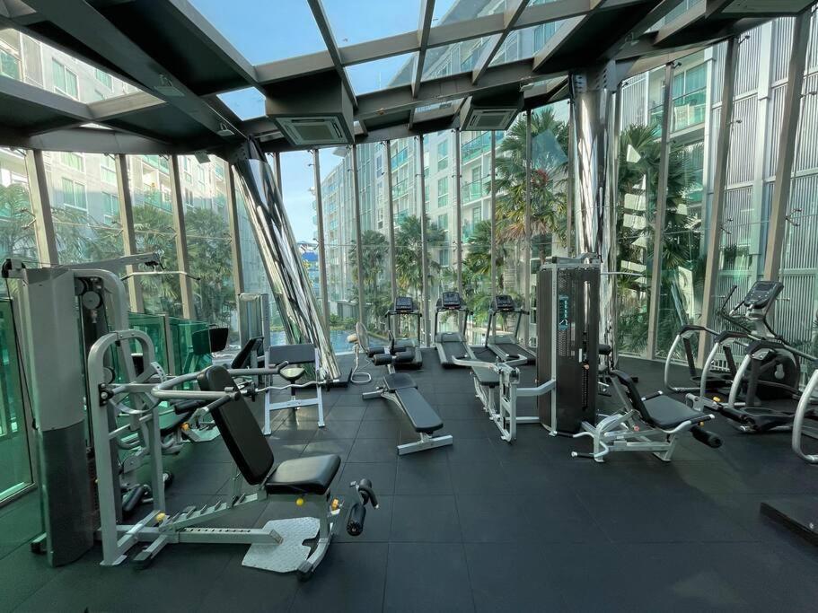 Apartment Stylish With Blazing Fast Fiber Internet, Pool, Sauna, Steam Room, Gym - Guest Friendly Pattaya