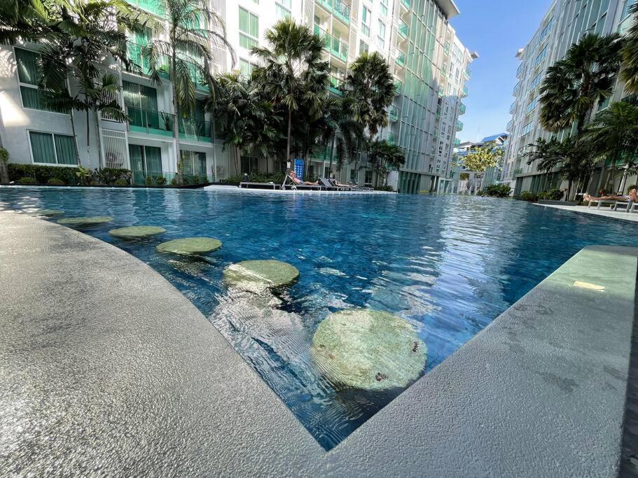 Apartment Stylish With Blazing Fast Fiber Internet, Pool, Sauna, Steam Room, Gym - Guest Friendly *