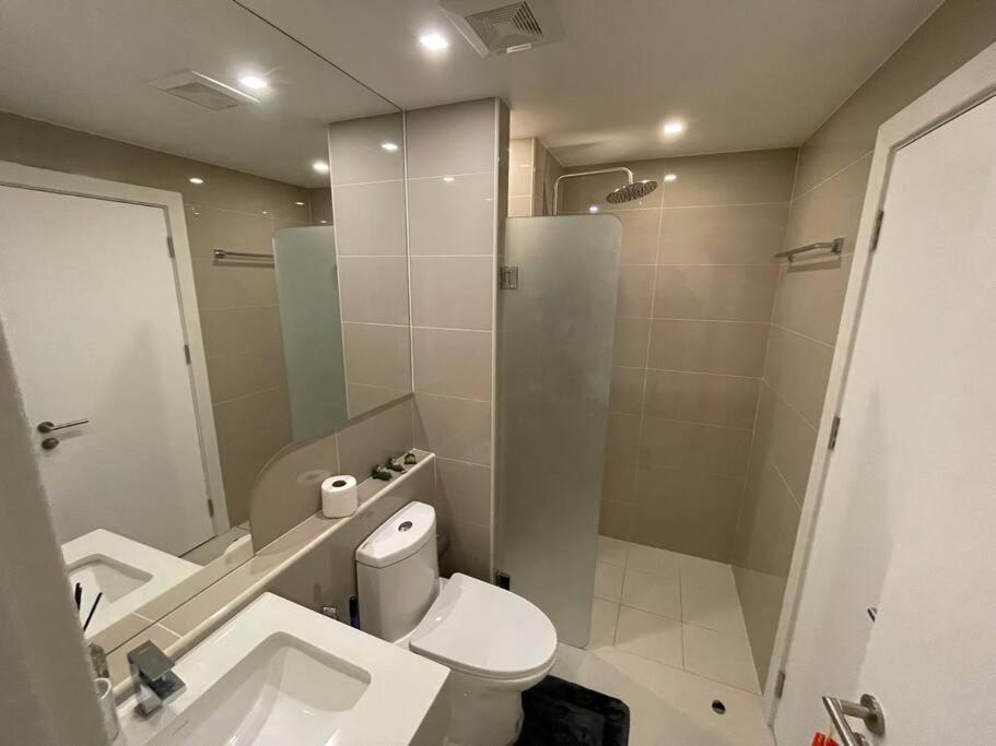 Apartment Stylish With Blazing Fast Fiber Internet, Pool, Sauna, Steam Room, Gym - Guest Friendly *