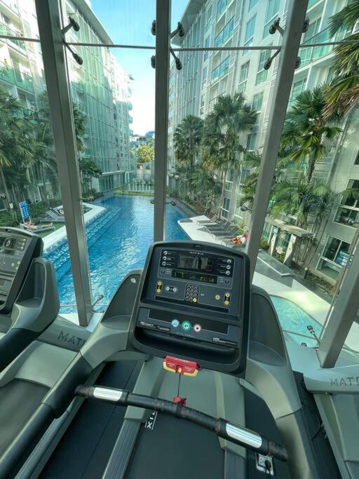Stylish With Blazing Fast Fiber Internet, Pool, Sauna, Steam Room, Gym - Guest Friendly Apartamento *