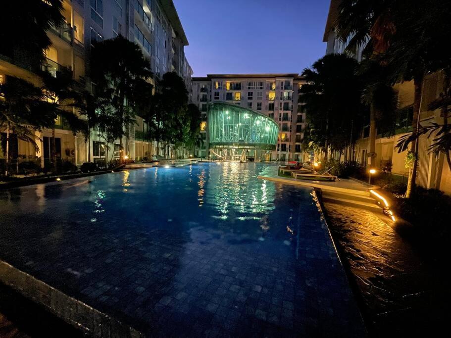 Stylish With Blazing Fast Fiber Internet, Pool, Sauna, Steam Room, Gym - Guest Friendly Pattaya