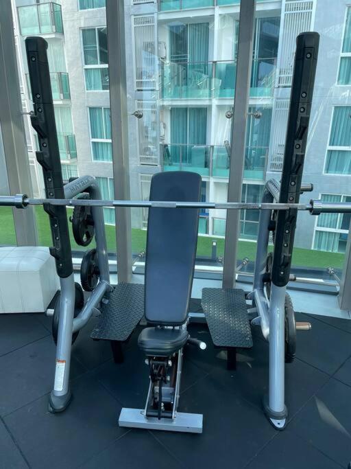 Stylish With Blazing Fast Fiber Internet, Pool, Sauna, Steam Room, Gym - Guest Friendly Apartment