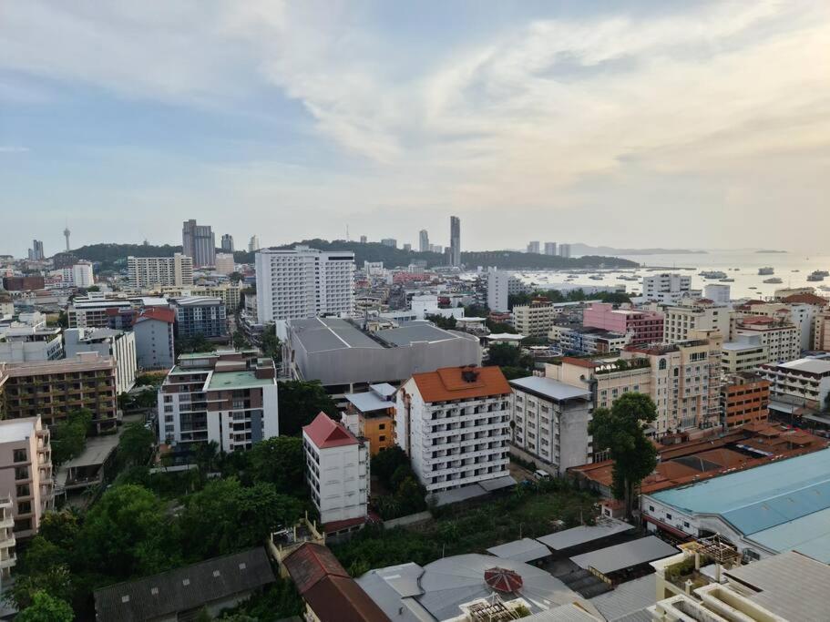 The Base 420 Apartamento Pattaya