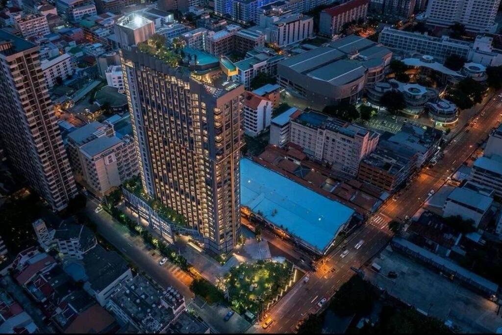 高端市中心网红公寓/无边泳池/距离沙滩100米/中文房东/免费游玩咨询 Apartment Pattaya