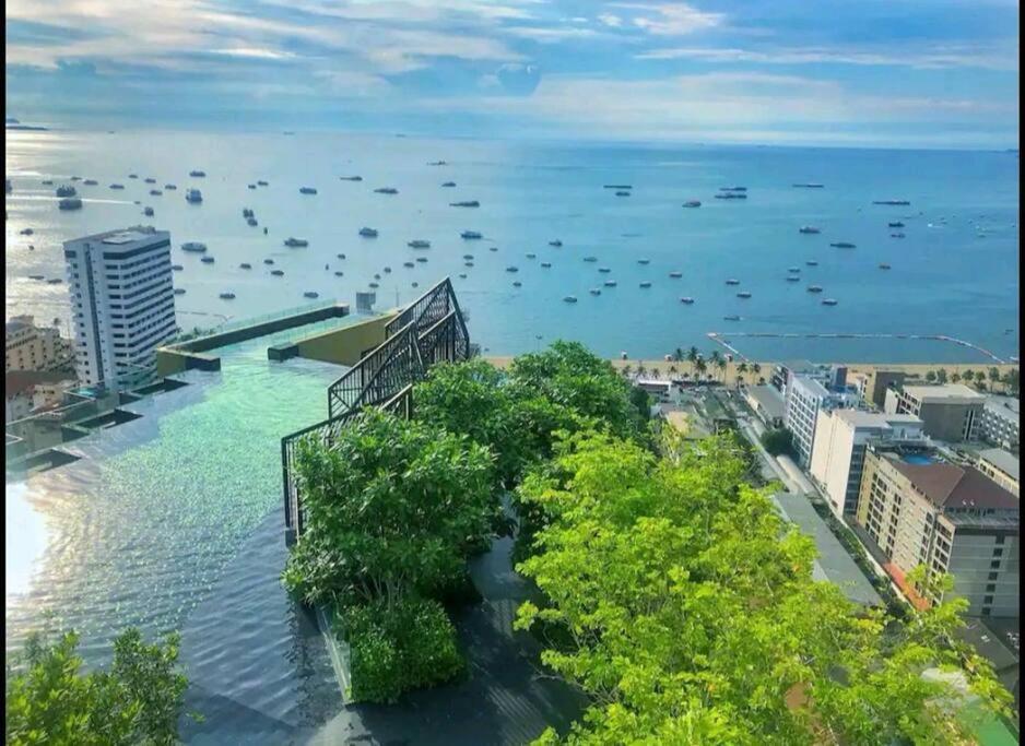 Apartment 高端市中心网红公寓/无边泳池/距离沙滩100米/中文房东/免费游玩咨询 *