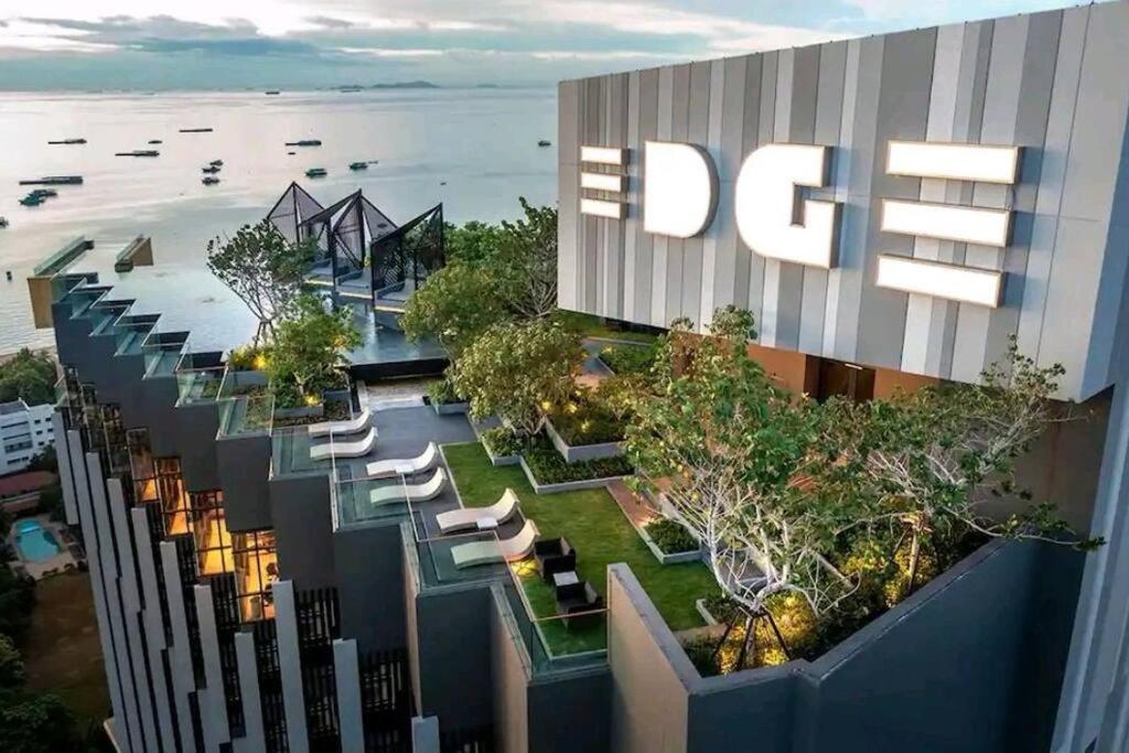 Apartment 高端市中心网红公寓/无边泳池/距离沙滩100米/中文房东/免费游玩咨询 *