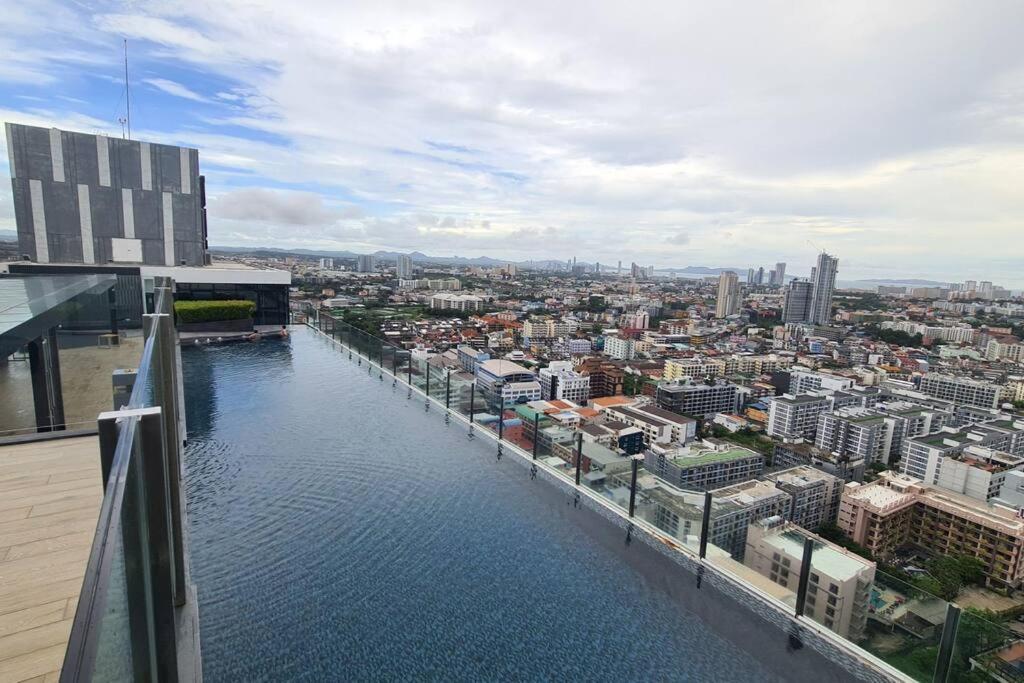 The Base 420 Apartamento Pattaya