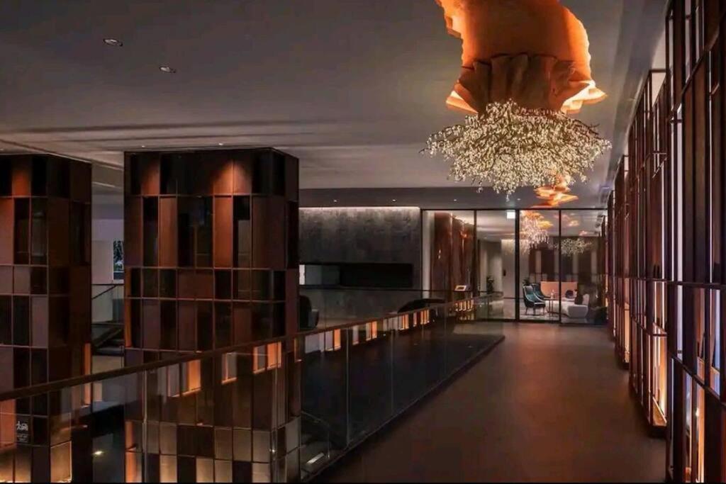 Apartment 高端市中心网红公寓/无边泳池/距离沙滩100米/中文房东/免费游玩咨询 Pattaya