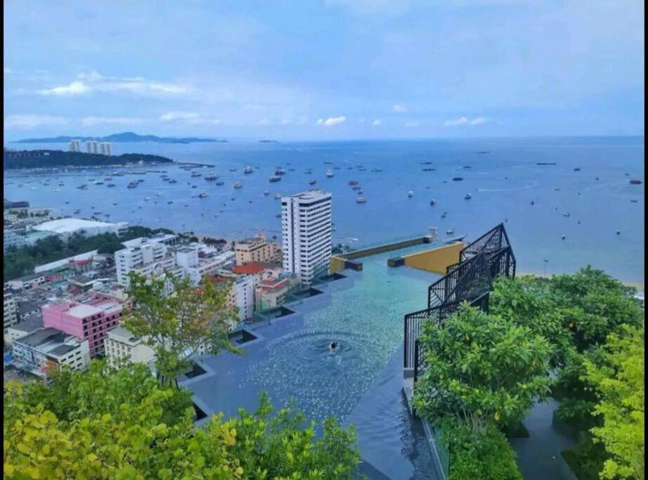高端市中心网红公寓/无边泳池/距离沙滩100米/中文房东/免费游玩咨询 *