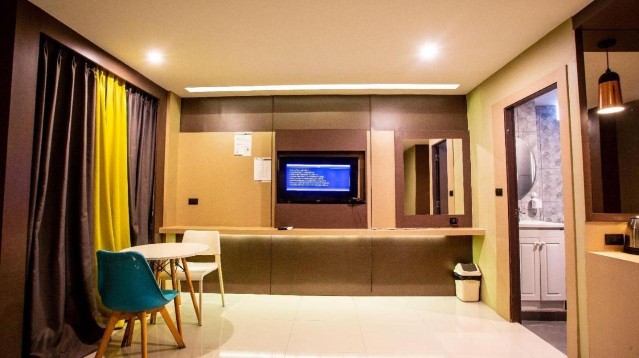 Grande Classic By Goad Avadhess Hospitality 1 Km Walking Street Hotel