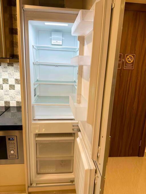 Large Luxury - City Centre - Grand Avenue - 405 Apartment