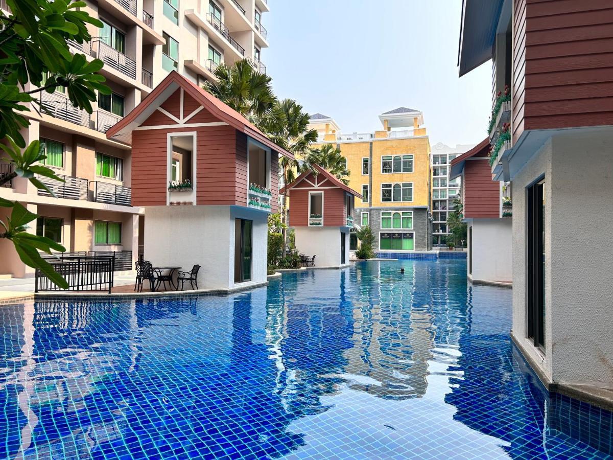 超大泳池景观房 市中心区域 离步行街5分钟near Walking Street Apartment *