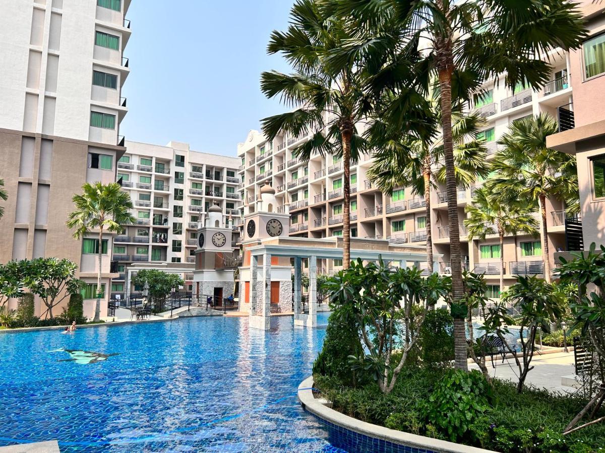 超大泳池景观房 市中心区域 离步行街5分钟near Walking Street Apartment *