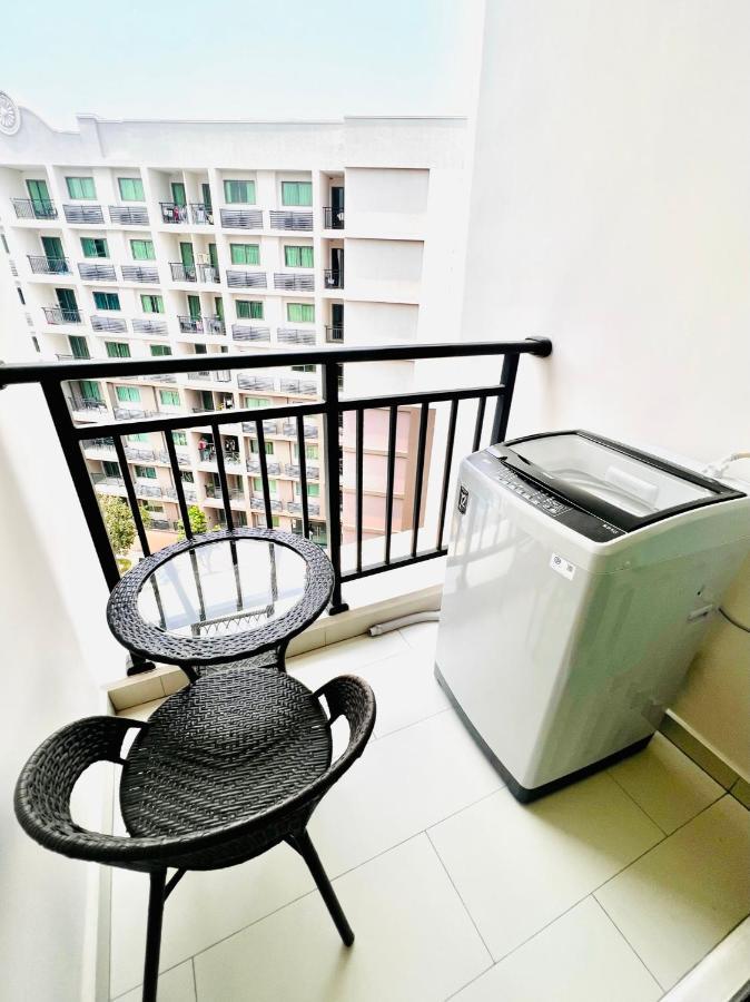 New 1-br Pool View New Arcadia Apartment *