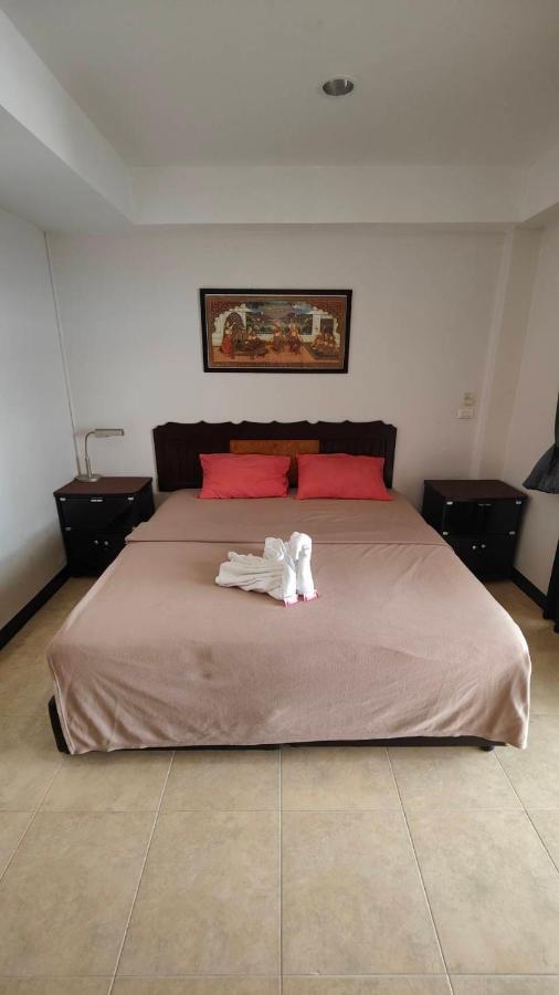 Orient House Hostel *