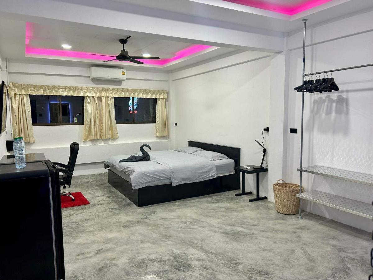 Splash Bar And Guest house