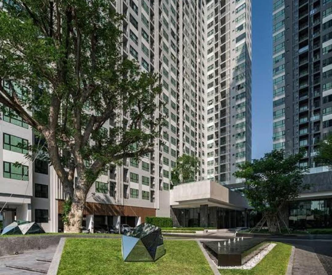 The Base Central High Floor Sea View * Pattaya