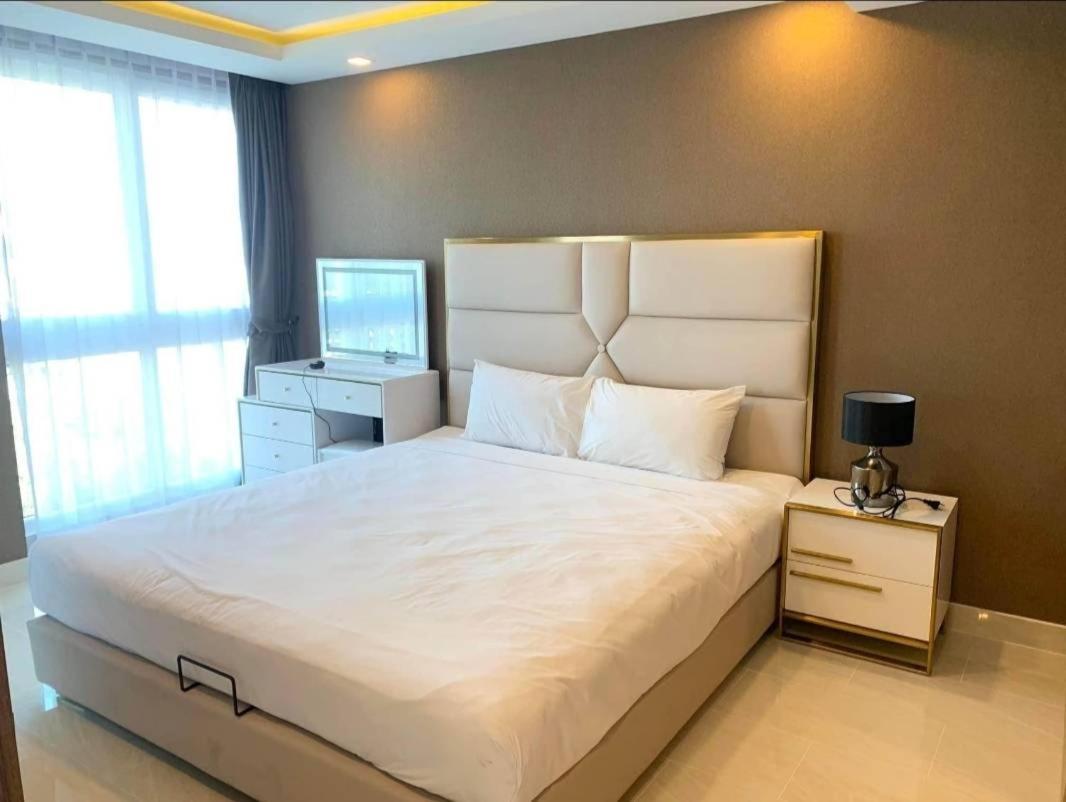 Central Grand Avenue 2 Bedroom Apartment *