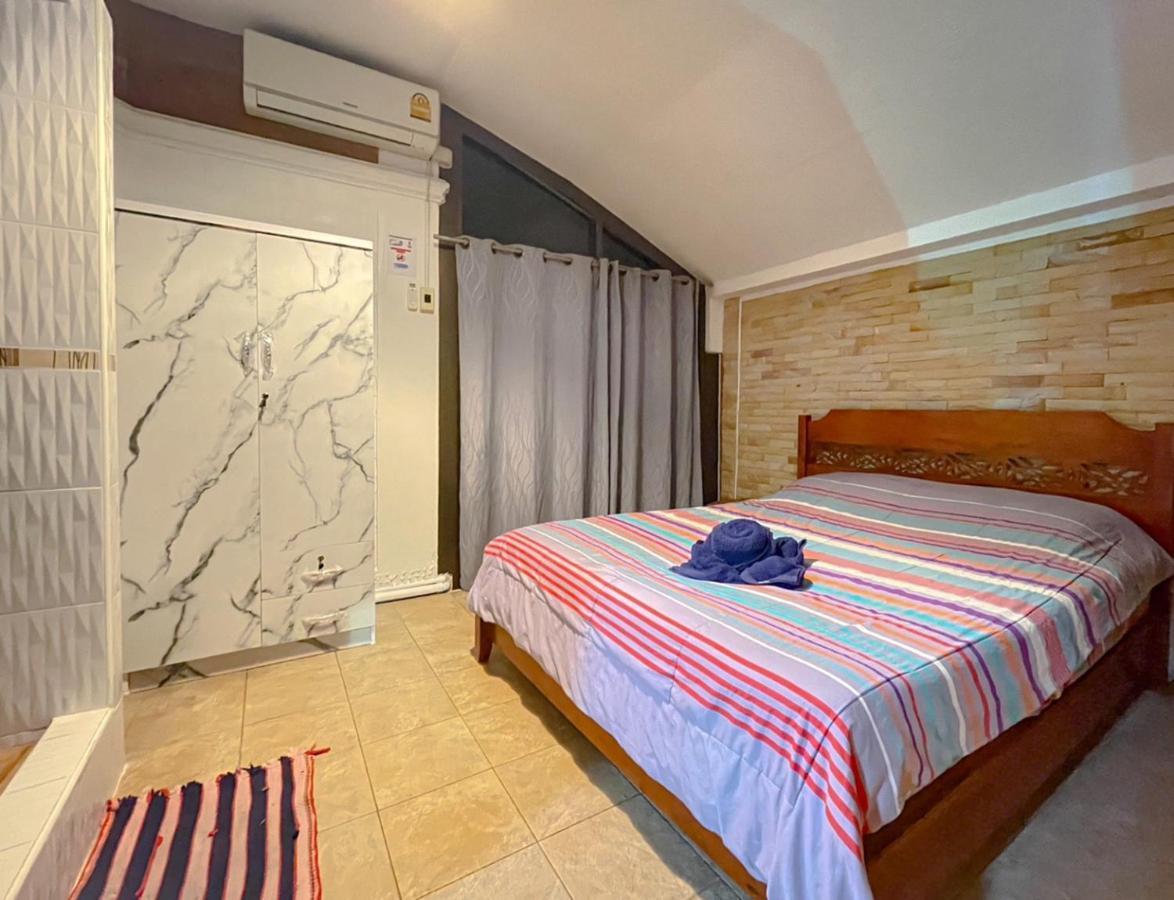 Garden - House Walking Street 4 Bedrooms Villa Pattaya