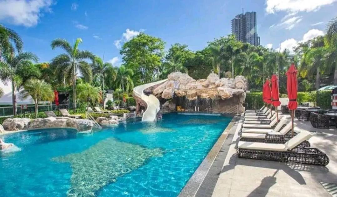 High Floor Sea View 2 Bedroom *