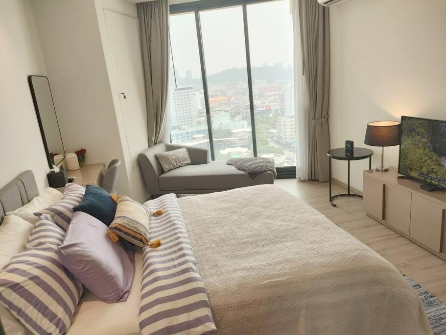 Edge Luxury Ocean View Apartment