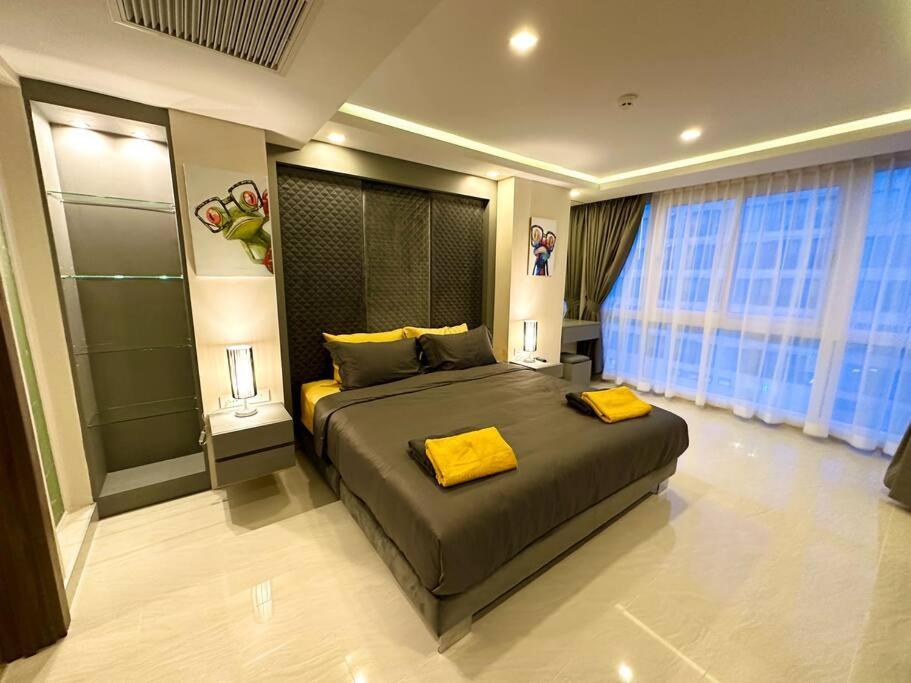 Large Luxury - Centre - Grand Avenue Residences - 501