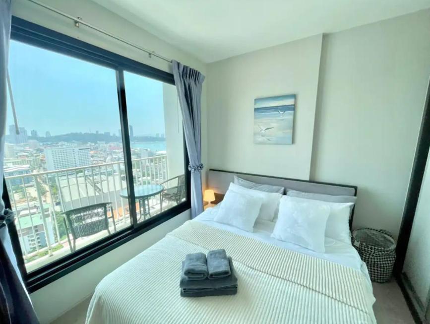 The Base Long Balcony King-bed With Infinity Pool & Free Netflix Pattaya